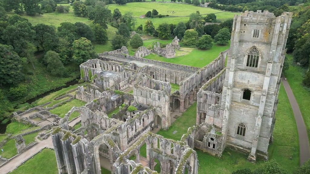 Beautiful Fountains Abbey - Videos by Drone - Grey Arrows Drone