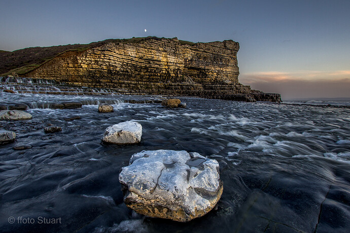 Monknash band of light and rocks
