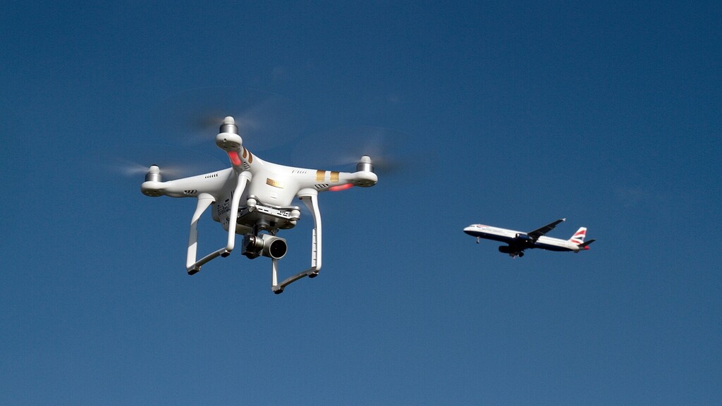 EasyJet plane came within 10ft of drone in one of the closest airliner misses Drone News