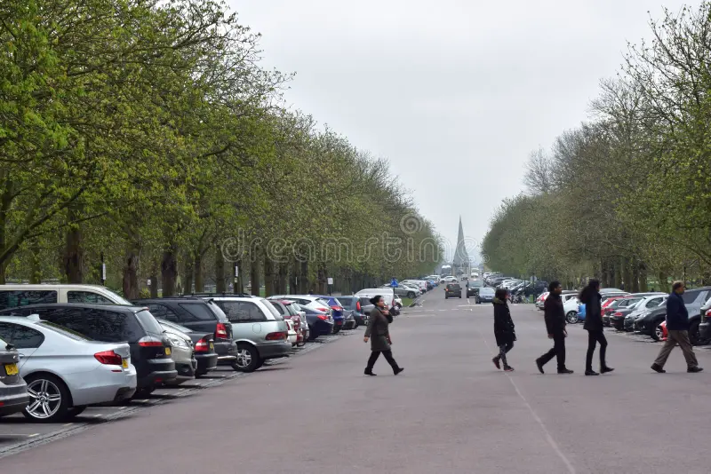 drive-road-entrance-greenwich-park-parking-car-visitors-london-114284678